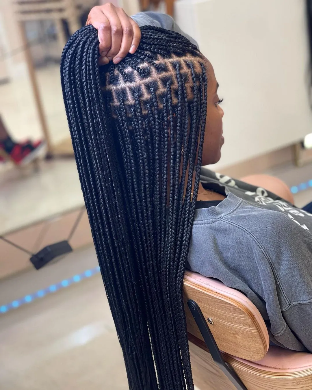 12-black-small-knotless-braids-Cfj9QqJPaPb